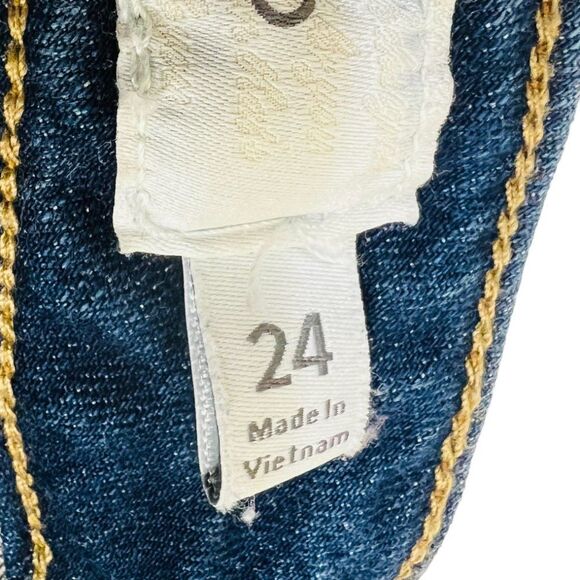 Torrid Boyfriend Bermuda Distressed Jean Shorts Size 24 - Picture 11 of 16